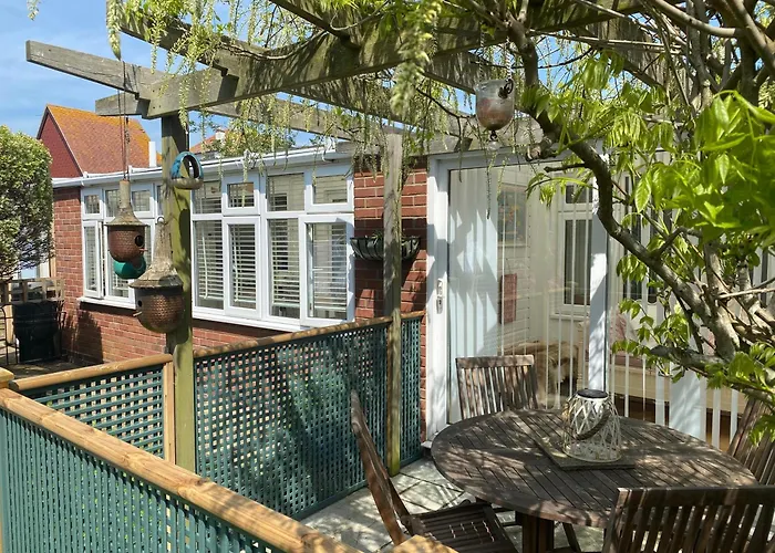 Shoreline Hideaway - Next To The Beach